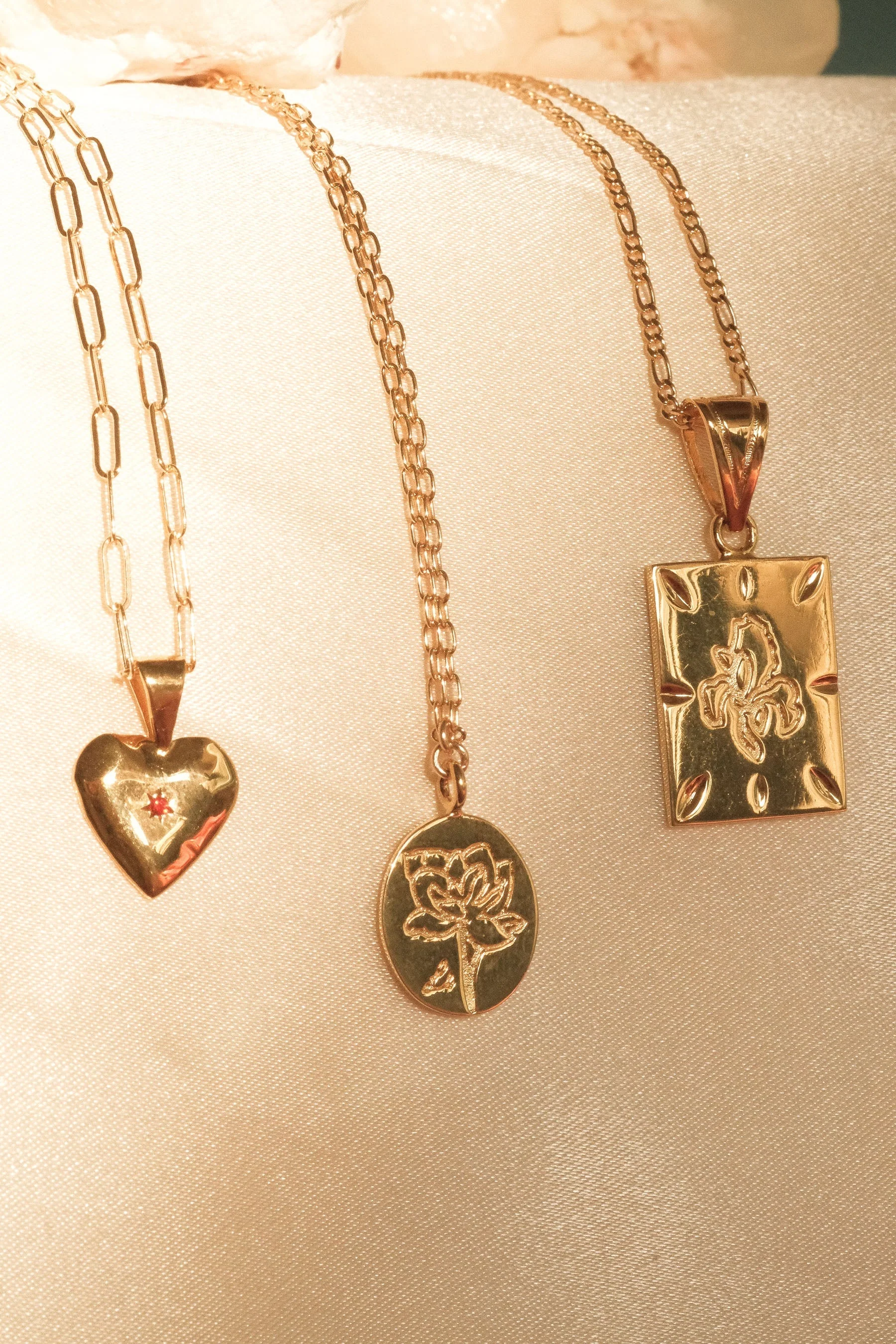 Gilded Heart Pendant Necklace - Image 9